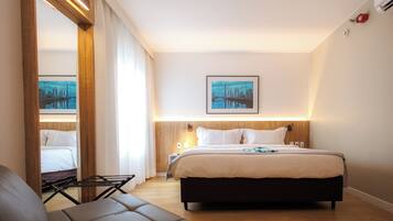 Quarto premium | Frigobar, cofres nos quartos, escrivaninha, cortinas blackout
