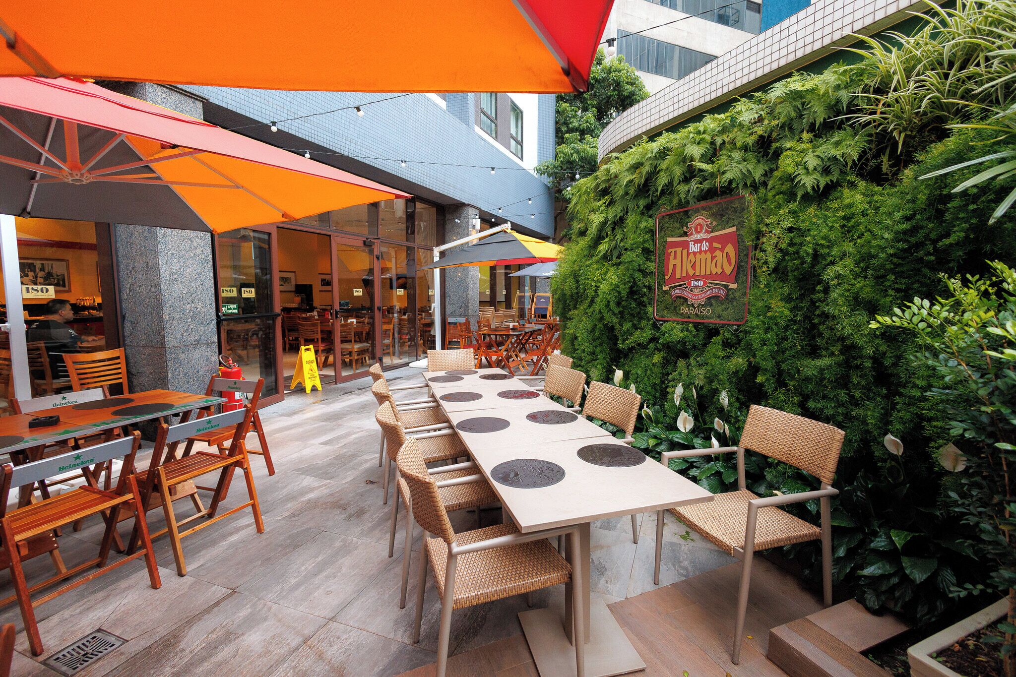 Se sirven desayunos, comidas, cenas y cocina internacional 