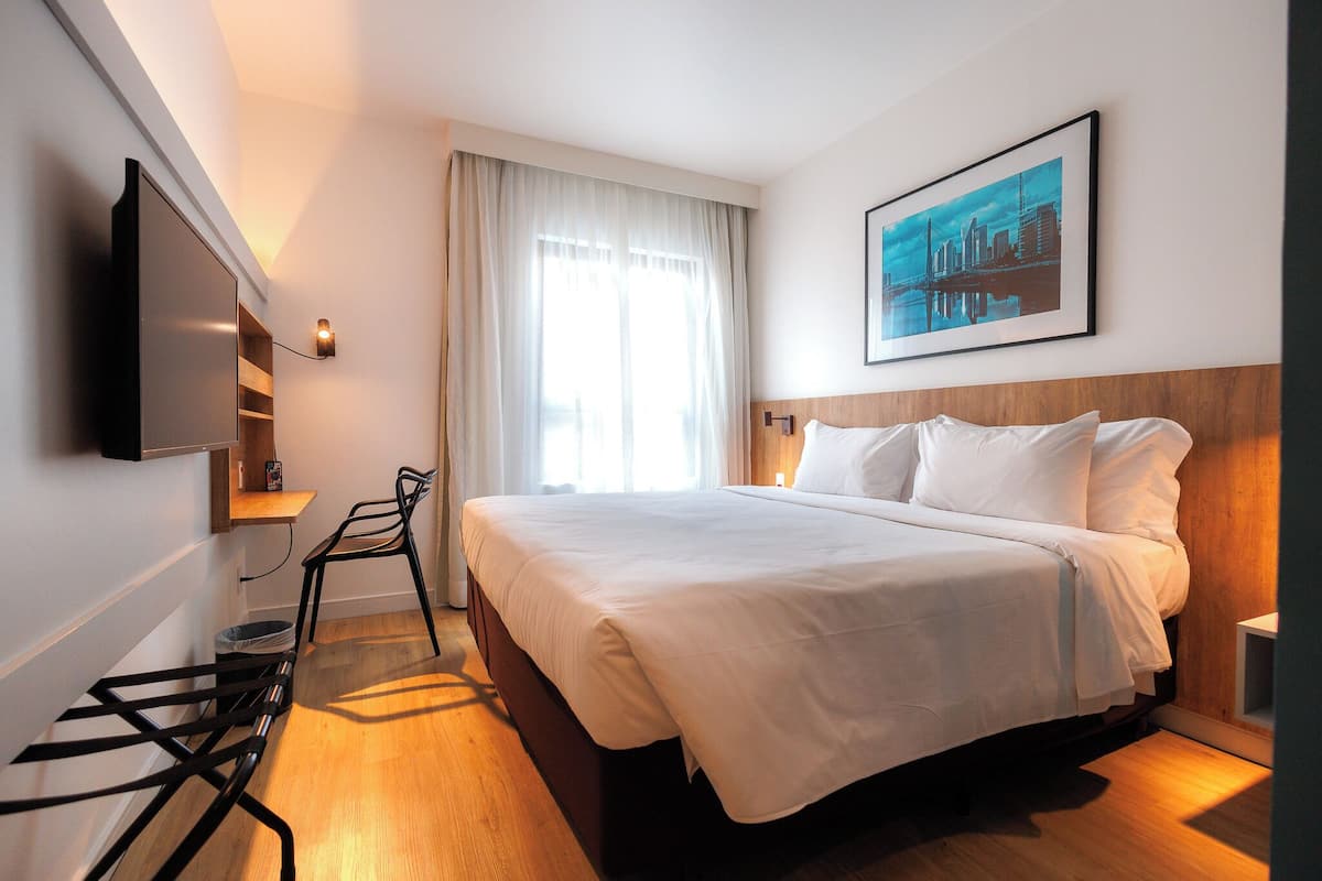 Superior Room | Minibar, in-room safe, desk, blackout drapes