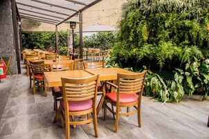 Breakfast, lunch, dinner served; international cuisine 