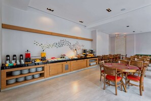 Café da manhã com buffet todos os dias (BRL 49.50 por pessoa) 