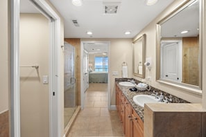 Combined shower/tub, jetted tub, hair dryer, towels