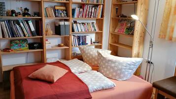 3 Schlafzimmer, Schreibtisch, Bügeleisen/Bügelbrett, Reisekinderbett