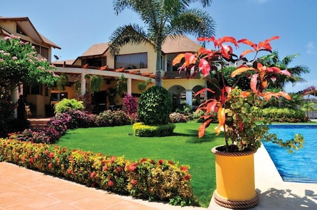 Fachada de la propiedad
