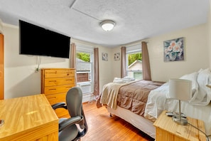 3 Schlafzimmer, Schreibtisch, Bügeleisen/Bügelbrett, WLAN