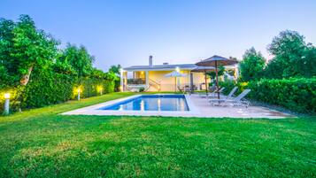 Deluxe Villa | Garden