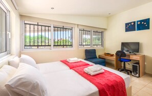 Deluxe Villa | 4 bedrooms, premium bedding, pillowtop beds, in-room safe