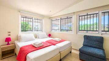 Deluxe Villa | 4 bedrooms, premium bedding, pillowtop beds, in-room safe