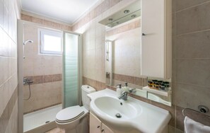 Deluxe Villa | Bathroom