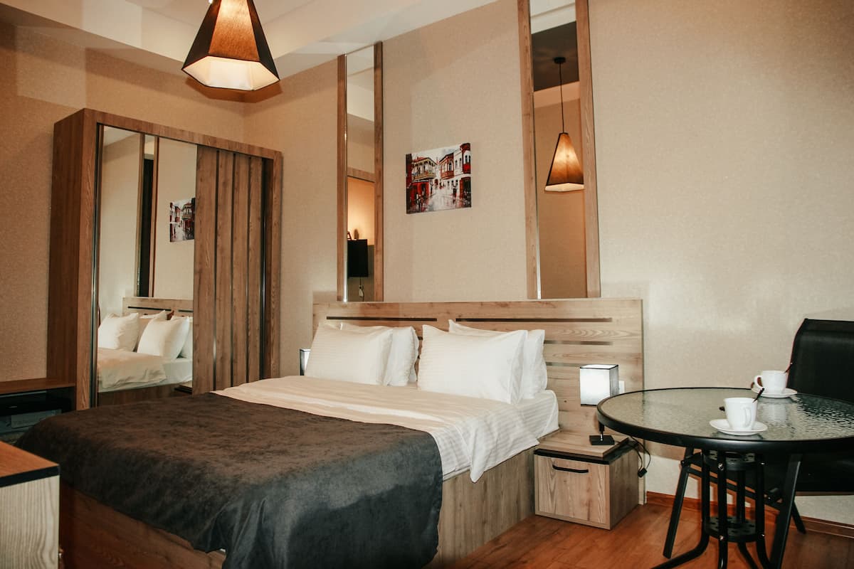 Comfort Room | Premium bedding, down comforters, memory foam beds, minibar