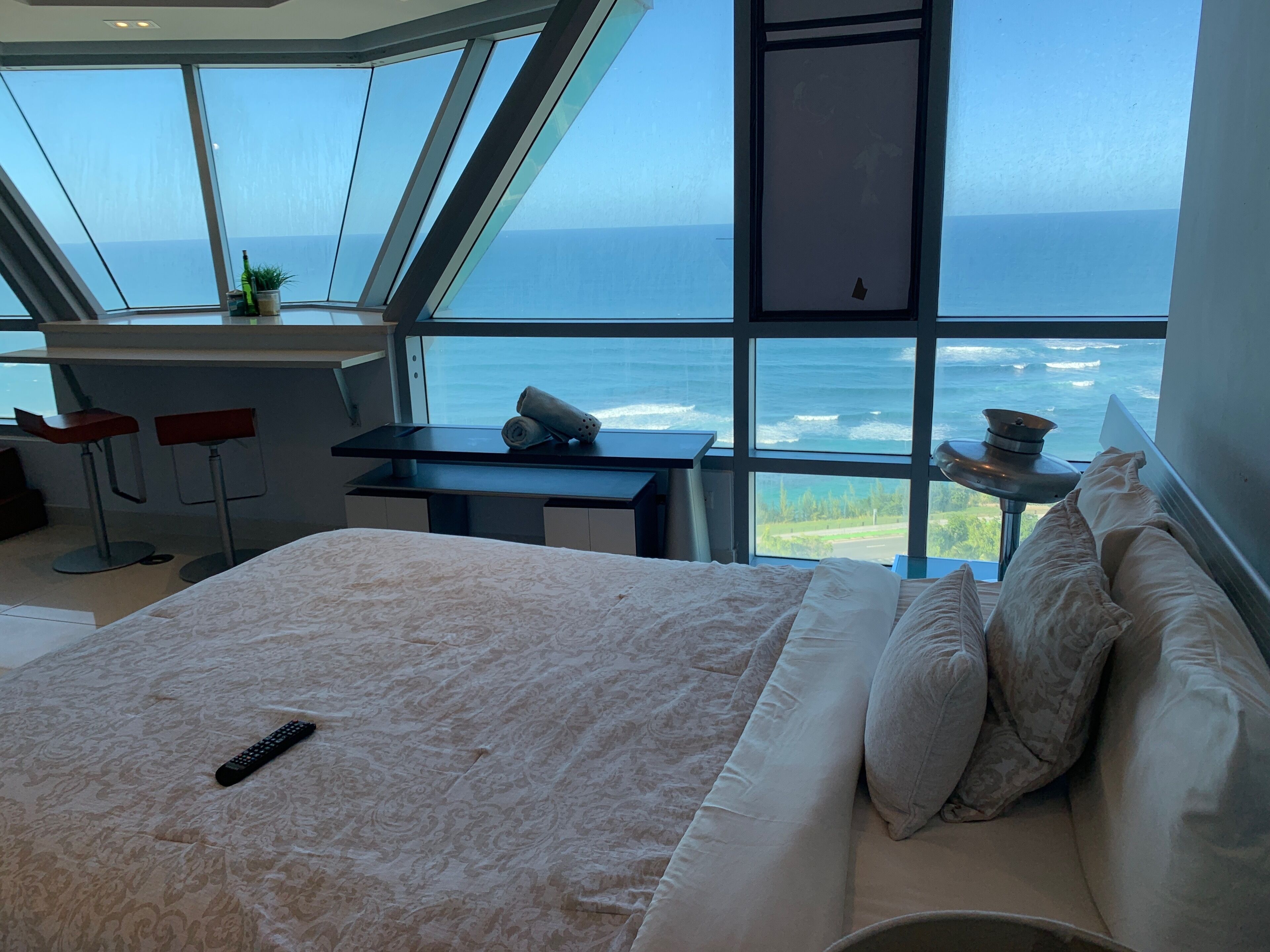 1 dormitorio, tabla de planchar con plancha, wifi y ropa de cama