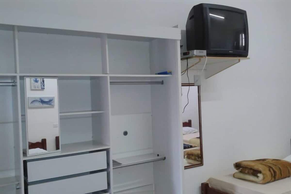 Minibar, free WiFi, bed sheets