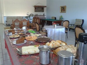 Ilmainen päivittäinen täysi aamiainen