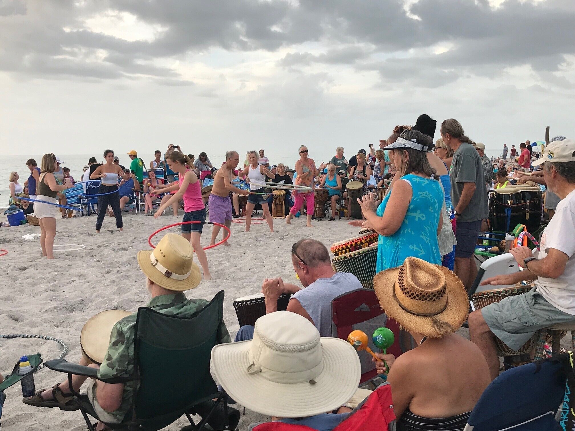 Nær stranden, solsenger og strandhåndklær