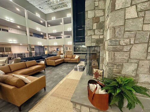 Ski-in Ski-out, Remodeled, 2 BR, Top of Ballhooter