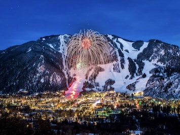 Kuva kohteesta: Downtown Aspen 2BR Presidentin huoneisto w / lÀmmitetty uima-allas ja poreallas, valet-suksivarasto