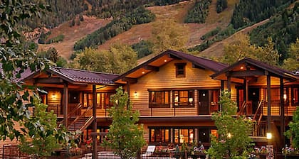 Downtown Aspen 2BR condominio presidencial con piscina climatizada y jacuzzi, valet guardaesquís
