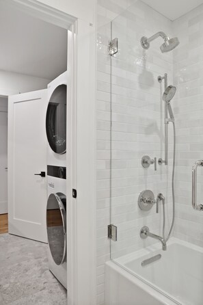 Hair dryer, towels - Outpost: Cottonwood 522 (Wilson)