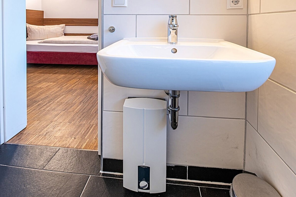Standard Twin Room, Private Bathroom | Bathroom
