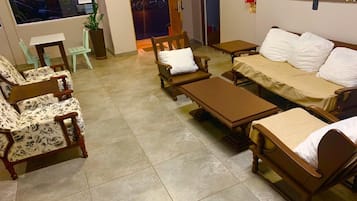 Kios check-in/check-out