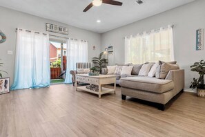 Smart TV, video games, offices - Beatiful &Central| Pool |5 Min Walk to Beach Shops (Miramar Beach)