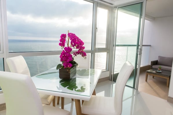 Apartment, 1 Double Bed | In-room dining