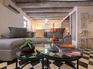 Apartment, 1 Double Bed | Living area
