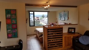 2 bedrooms, desk, WiFi, bed sheets