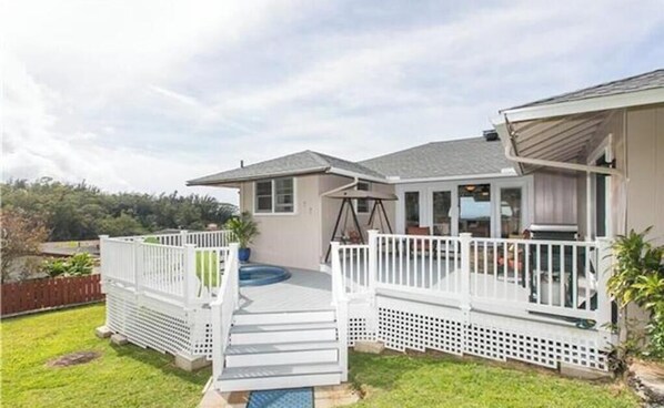 Terrace/patio - Calm Oasis in Paradise! Ocean view, Summer Special! (Aiea)