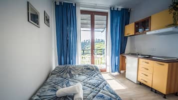 2 bedrooms, iron/ironing board, travel cot, free WiFi