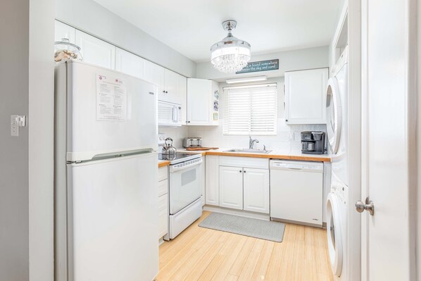 雪櫃、微波爐、爐具、洗碗機