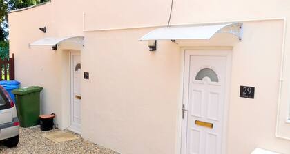 2-bed Flat With Superfast Wi-fi DW Lettings 29br