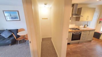Apartment | 2 bedrooms, iron/ironing board, free WiFi, bed sheets
