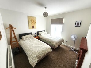 Apartment - 2-bed Flat With Superfast Wi-fi DW Lettings 29br (Sittingbourne)