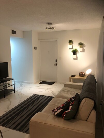 Modern Living in the Heart of the City 20 Days Minimum Stay 