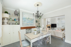 Casa superluxo, banheiro privativo (free on street parking) | Parte interna