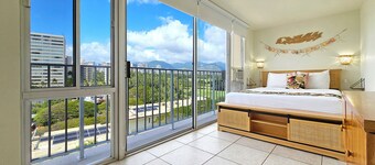 A Family Favorite on Hawaii's Gold Coast 11th Floor Oceanfront Condo