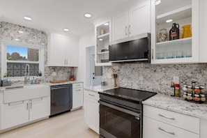 Fridge, microwave, oven, stovetop - Seagrass Escape - Monthly Beach Rental (Clearwater Beach)