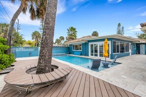 A heated pool - Seagrass Escape - Monthly Beach Rental (Clearwater Beach)