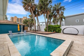 A heated pool - Seagrass Escape - Monthly Beach Rental (Clearwater Beach)