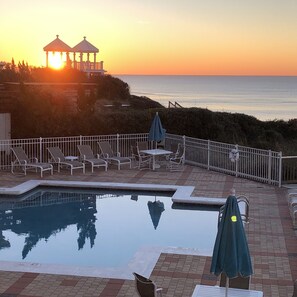 Alberca al aire libre y alberca climatizada