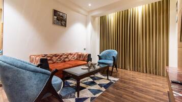 Suite, 1 King Bed, Non Smoking | Room amenity