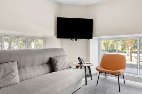 Best Western Hotel at 108 - view 2