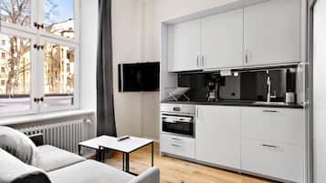 Standard-íbúð - 1 meðalstórt tvíbreitt rúm - reyklaust - eldhús (with Sofabed) | Ofnæmisprófaður sængurfatnaður, öryggishólf í herbergi, hljóðeinangrun