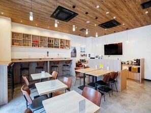 Daily buffet breakfast (JPY 1400 per person)