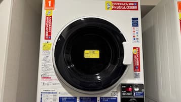 Eine Frontansicht eines CO/N Trockners mit einer Kapazität von 5,0 kg, Modell MCD-CK50L, und einer Zyklusdauer von 30 Minuten.