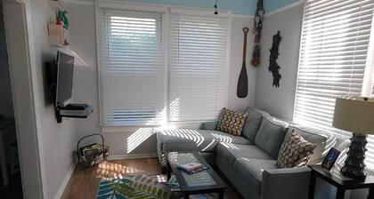 Uptown Classic Bungalow Walk to Castillo de San Marcos, Ripley's, Restaurants!!!