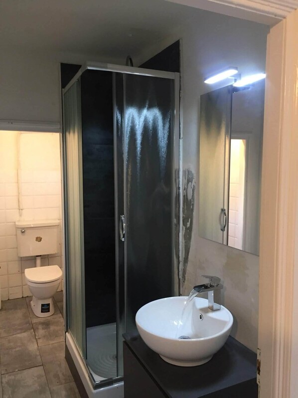 Bathroom - 10-bed apartment 200 meters from the center (Firenze)