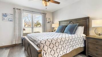 3 bedrooms, iron/ironing board, WiFi, bed sheets