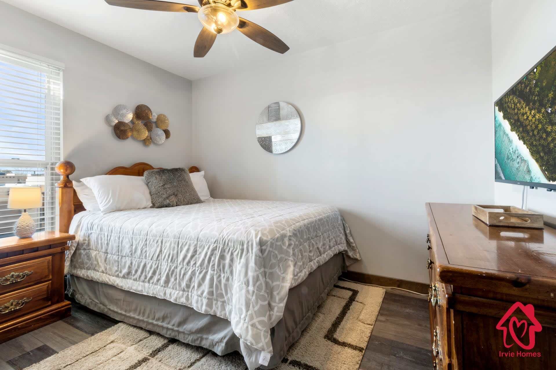 3 bedrooms, iron/ironing board, WiFi, bed sheets